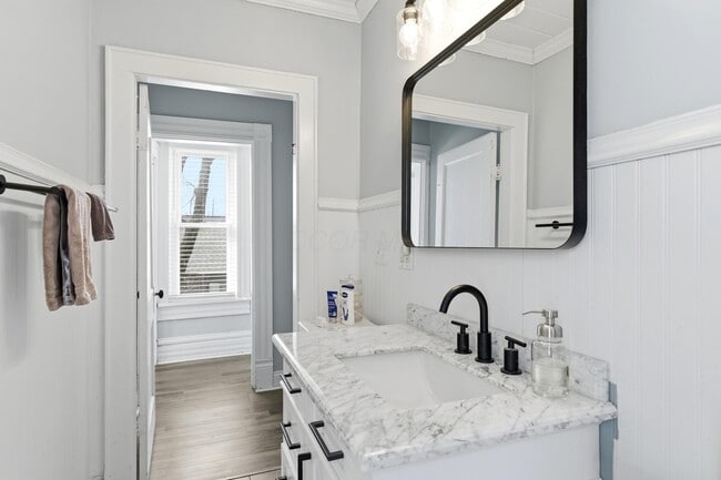 Building Photo - 1374 Ida Ave