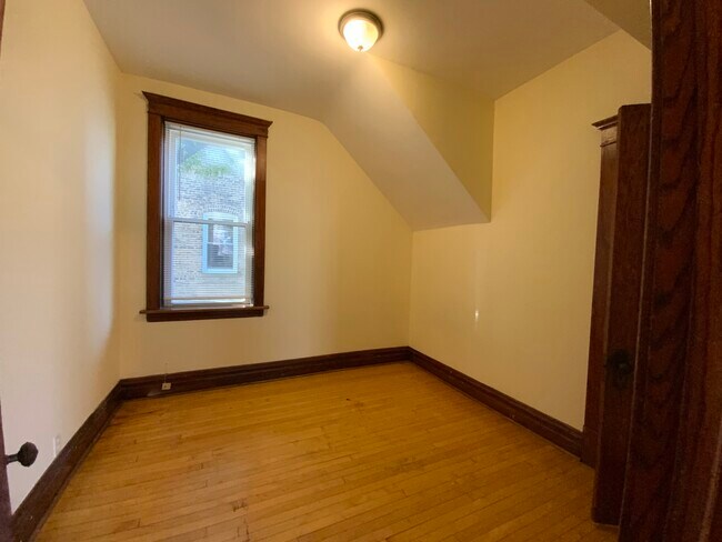 Building Photo - 3116 N Elston Ave