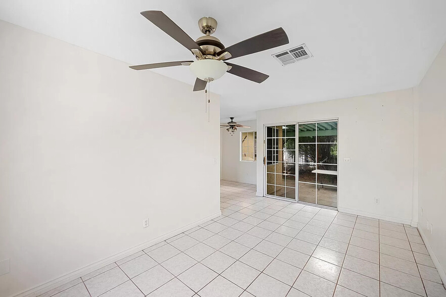 Building Photo - 14012 Sayre St