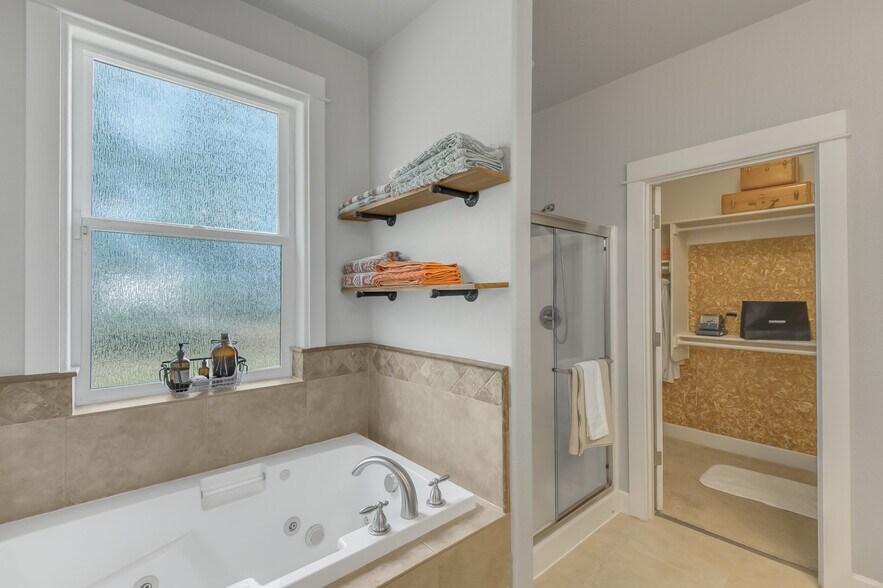 MAIN HOUSE - MASTER BATH - 421 5th Ave