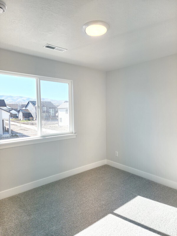 Building Photo - 3682 970 N