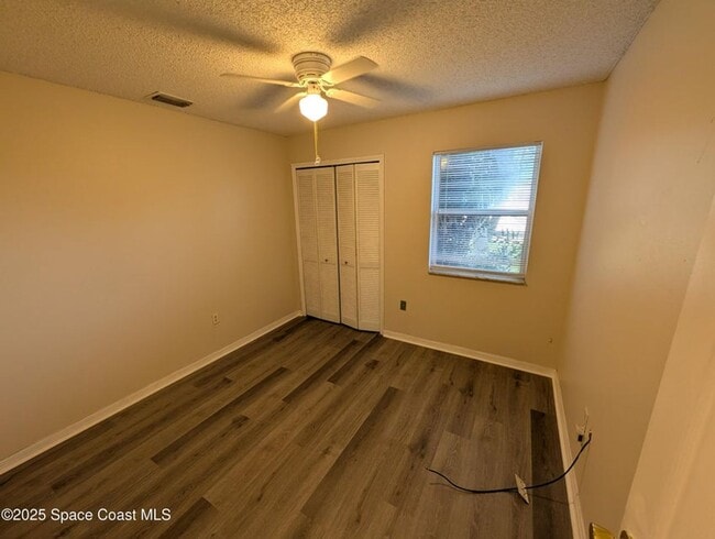 Building Photo - Large Rental Home with Inlaw quarters