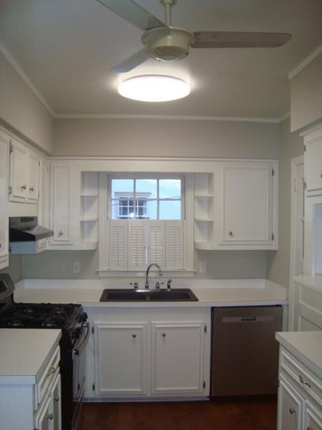 Building Photo - Rent Ready 3 bedroom and 2 bathroom!