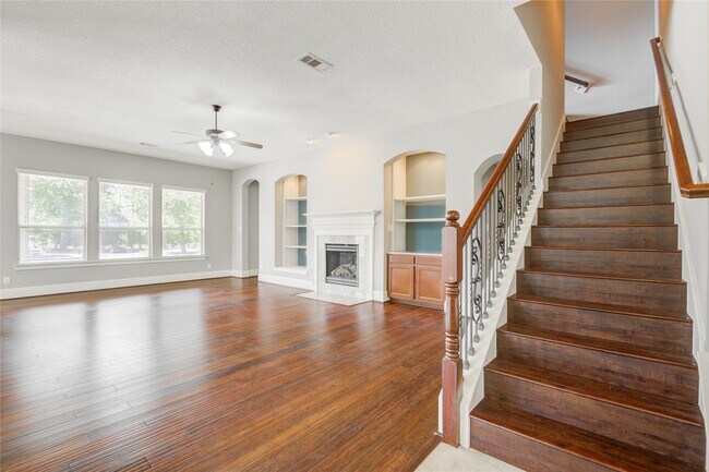 Building Photo - 2422 Monarch Terrace Dr