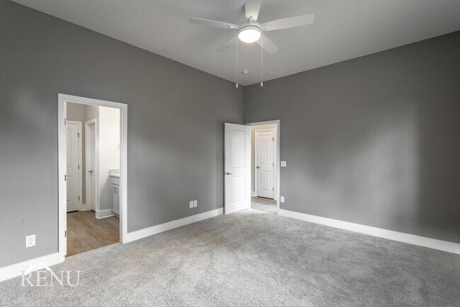 Building Photo - 5365 Lynnland Terrace