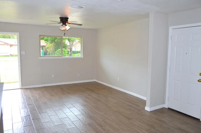 Building Photo - 5729 Emerson Dr