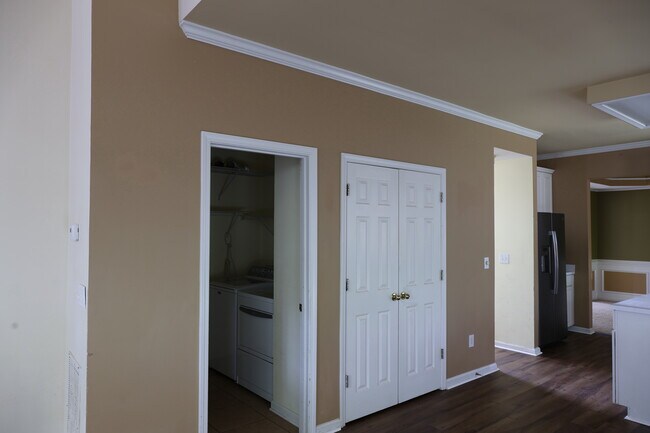 Building Photo - 7045 Devonhall Way
