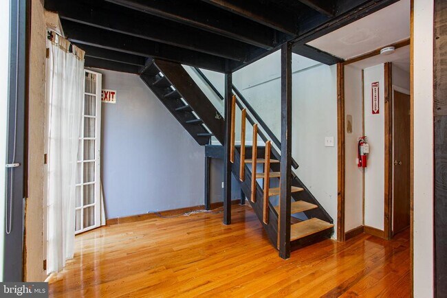 Building Photo - 733 N 24th St