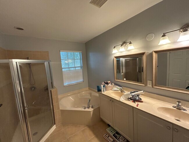 Building Photo - 2673 SW 85th Ave