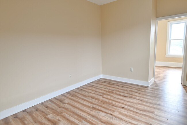 Building Photo - 213 3rd St