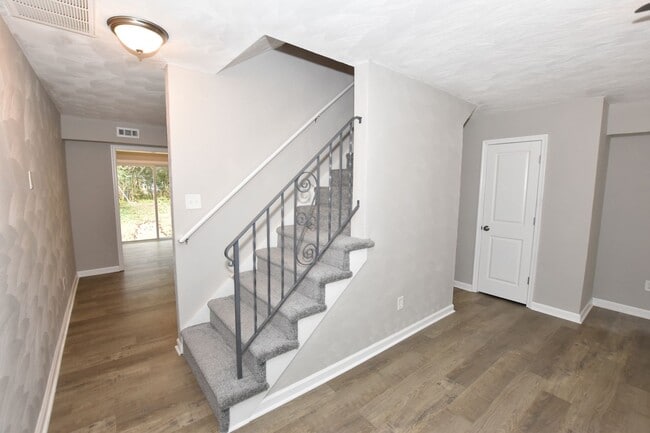 Building Photo - 1324 W 38th St