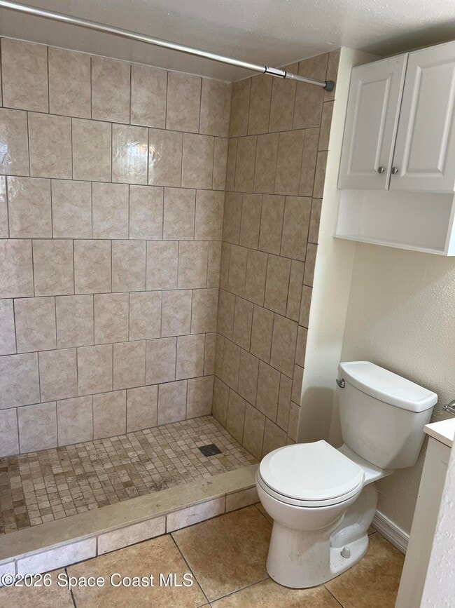 Building Photo - 1425 Oak St