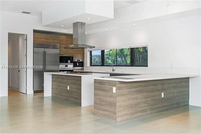 Building Photo - 16680 Botaniko Dr N