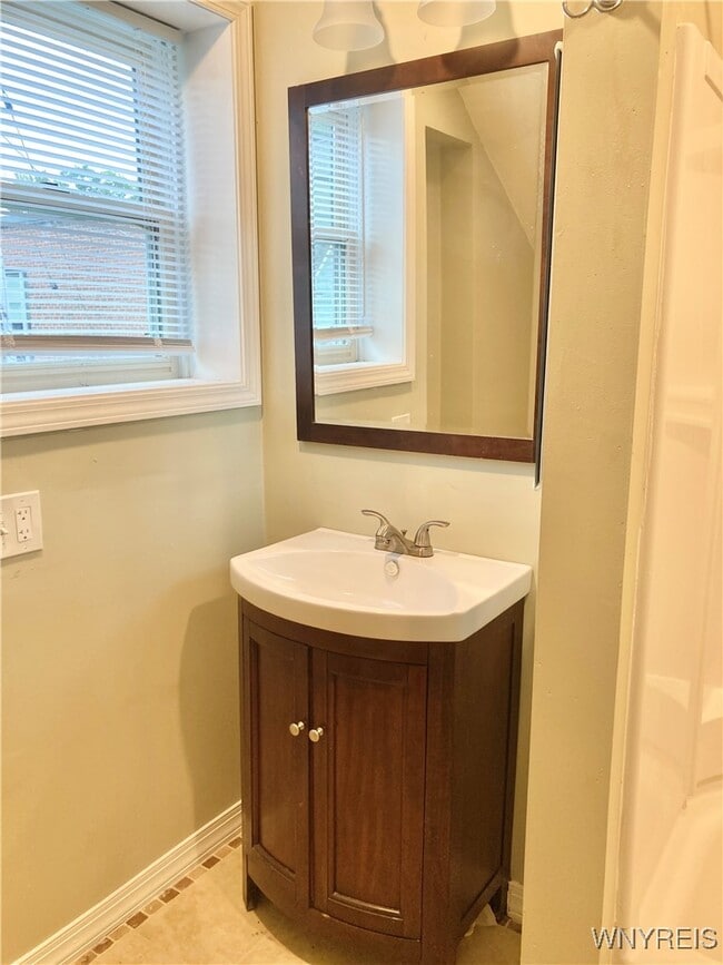 Building Photo - 143 Cottage St