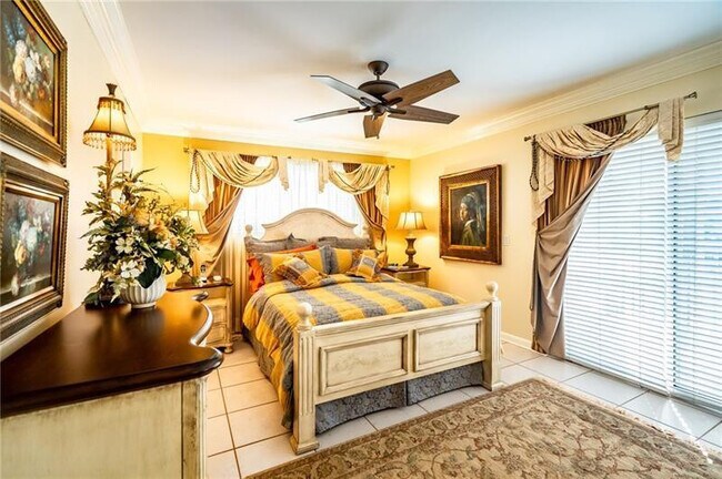 Building Photo - 137 Farnham F