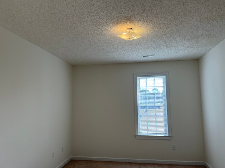 Building Photo - 3323 Whitlock Dr N