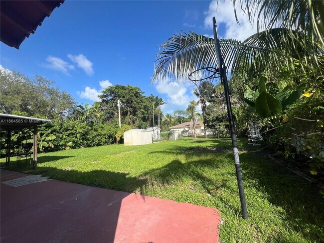 Building Photo - 11121 NE 9th Ct