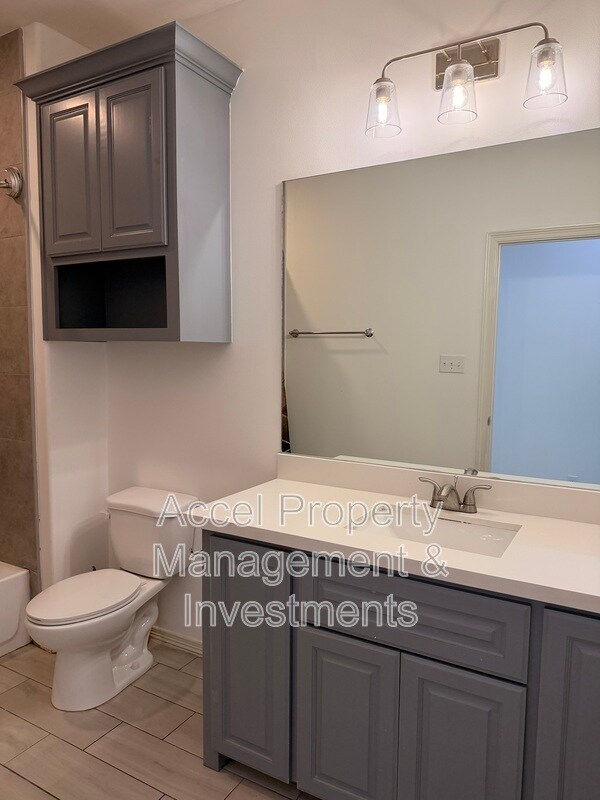 Building Photo - 418 Gonzalez Dr