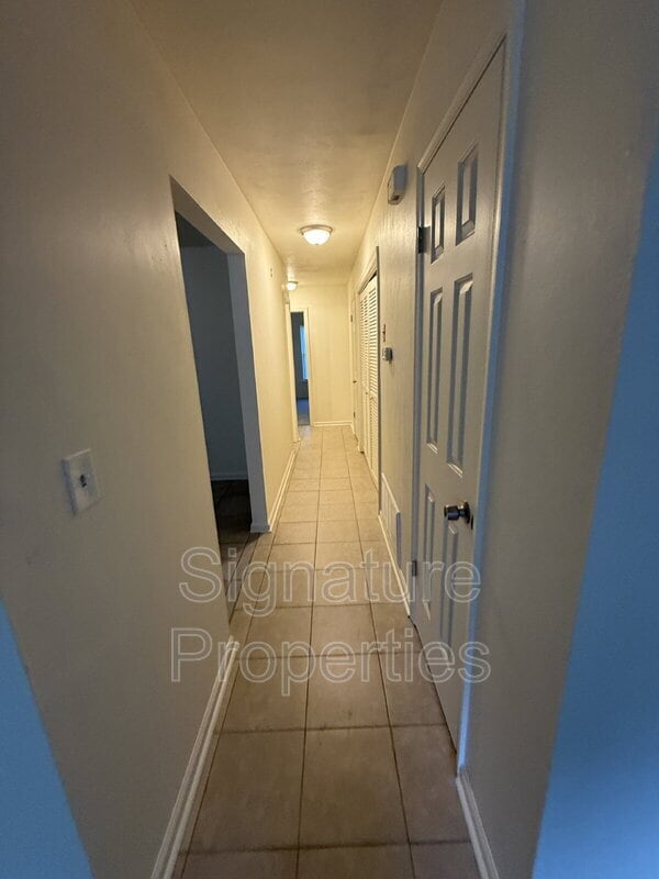 Building Photo - 917 Wickford Dr