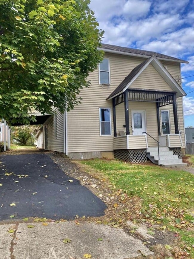 Building Photo - very nice 3 bedrooms house in a small town