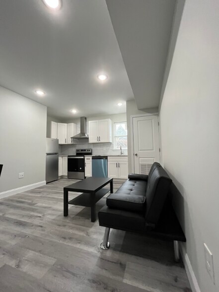 Building Photo - 106 S 42nd St