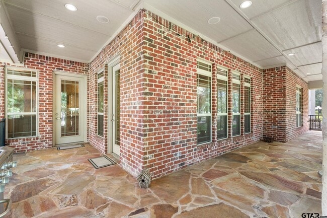 Building Photo - 440 Bunker Dr