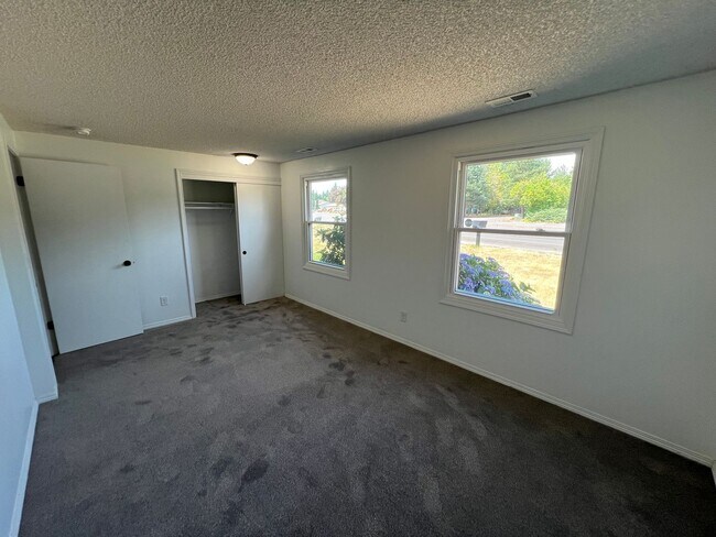 Building Photo - 14103 SE McGillivray Blvd