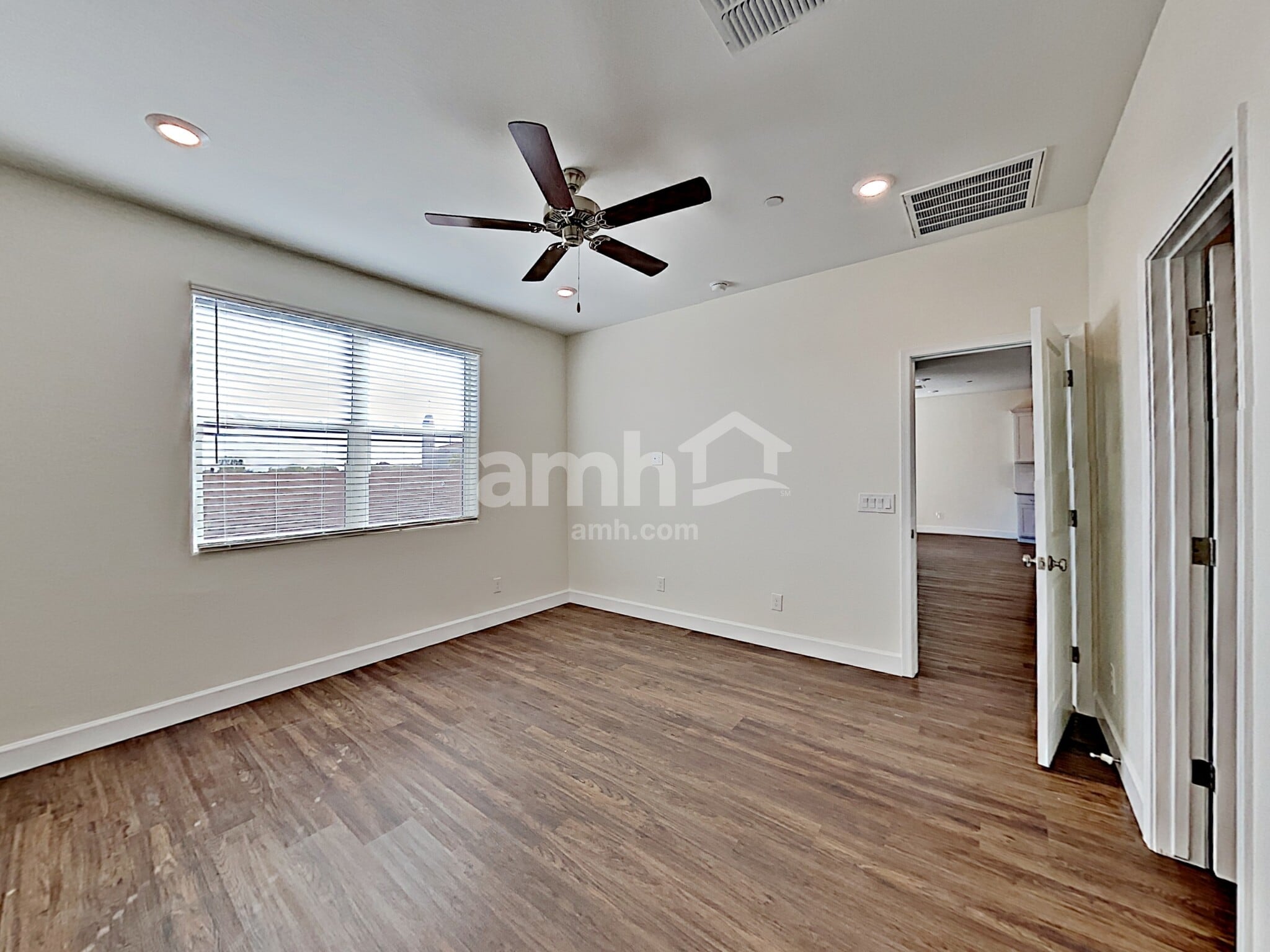 Building Photo - 5925 W Columbine Dr