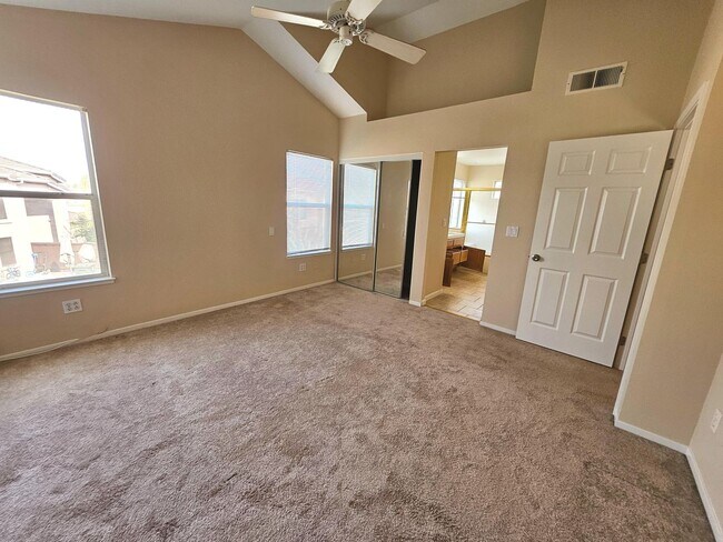 Building Photo - Spacious, well maintained Antioch home