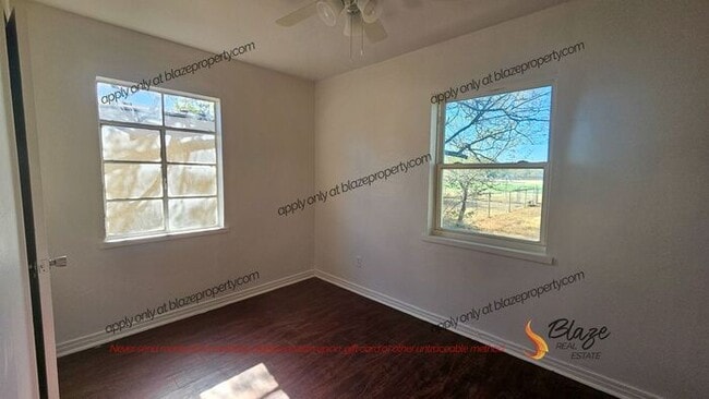 Building Photo - 2 Bed 1 bath Home for rent