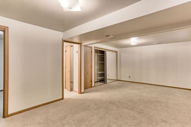 Building Photo - Charming West Fort Collins Rental!