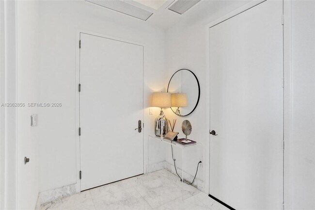 Building Photo - 16001 Collins Ave