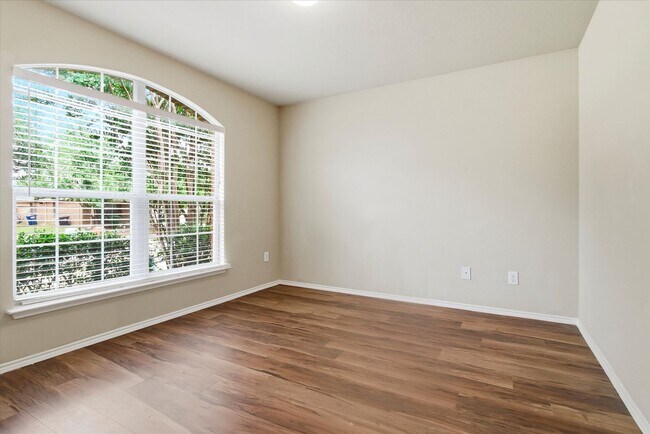 Building Photo - Great House in Quiet Neighborhood