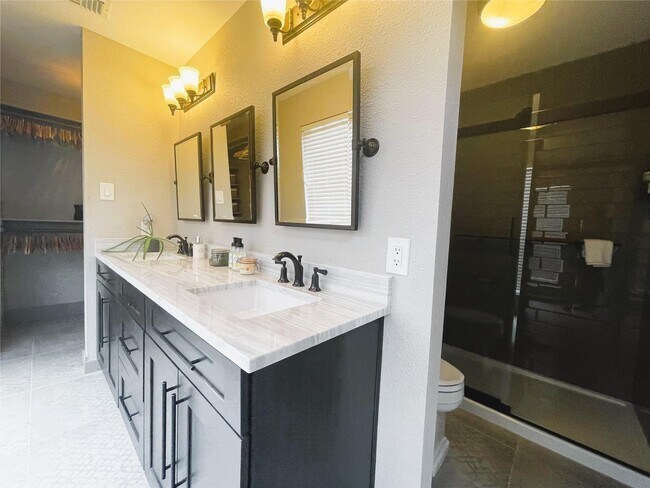 Building Photo - 9602 Top Gallant Ct