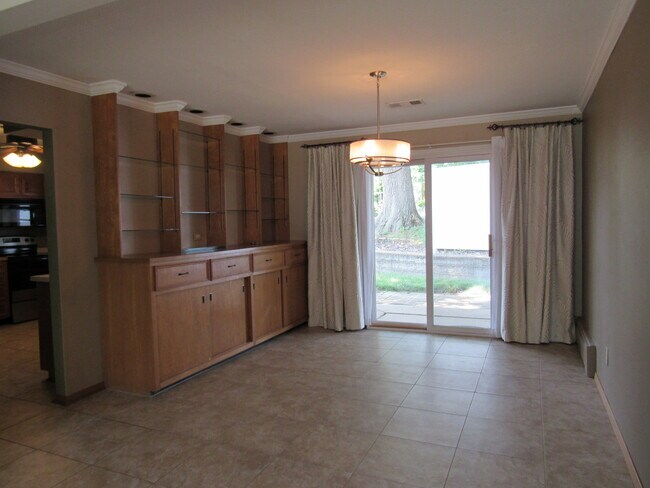 Building Photo - 1012 16th 1/2 St