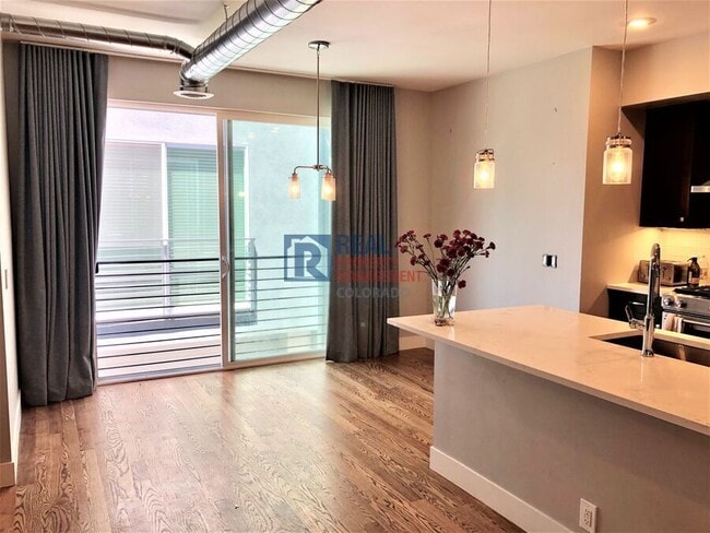 Building Photo - 4922 Lowell Blvd