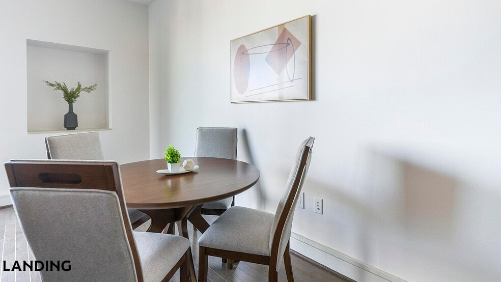 Building Photo - 777 Preston St