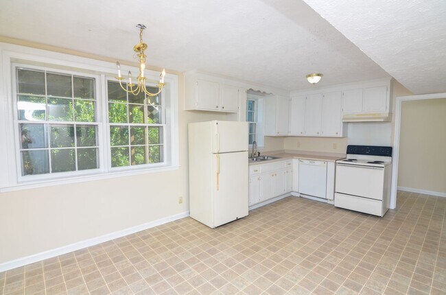Building Photo - 708 Heidi Ct