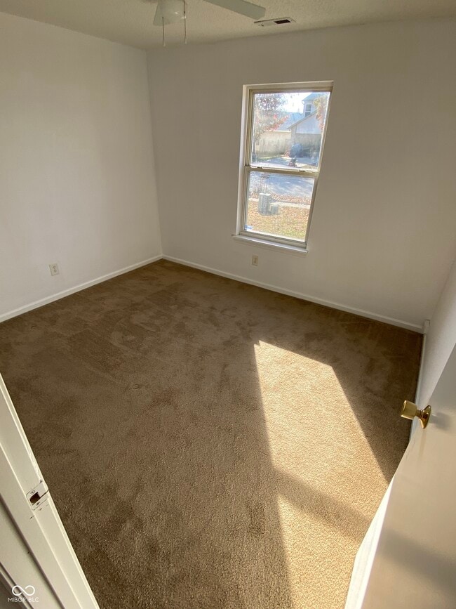 Building Photo - 5251 Bluff View Dr