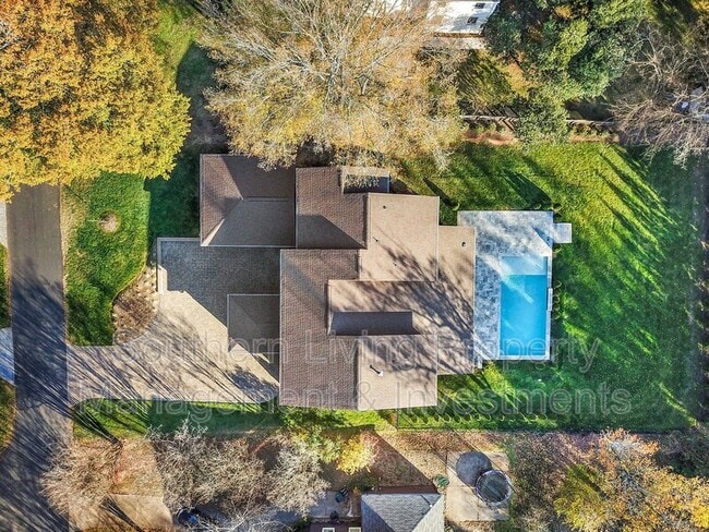 Building Photo - 2011 Sharon Ave