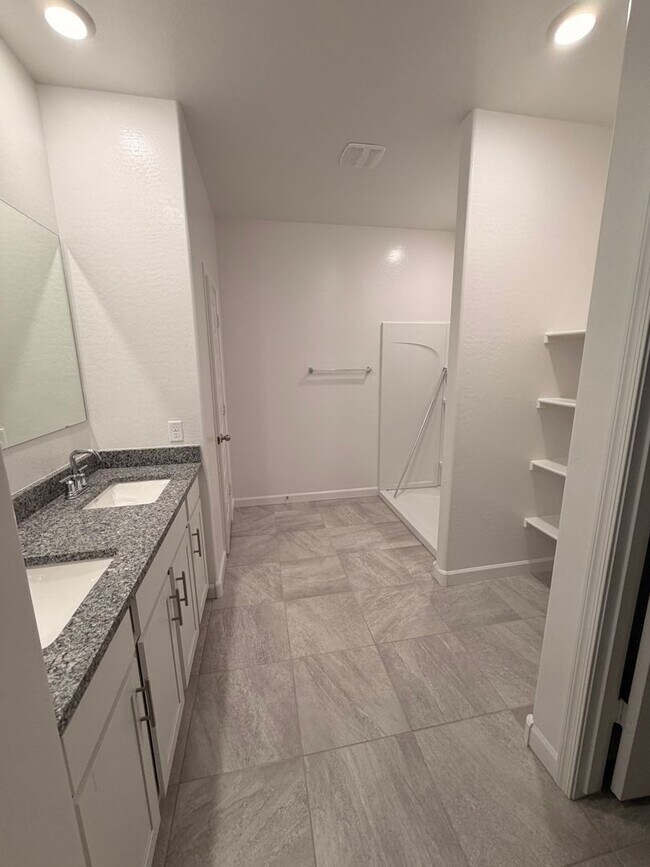 Building Photo - 1481 N Fenway Dr