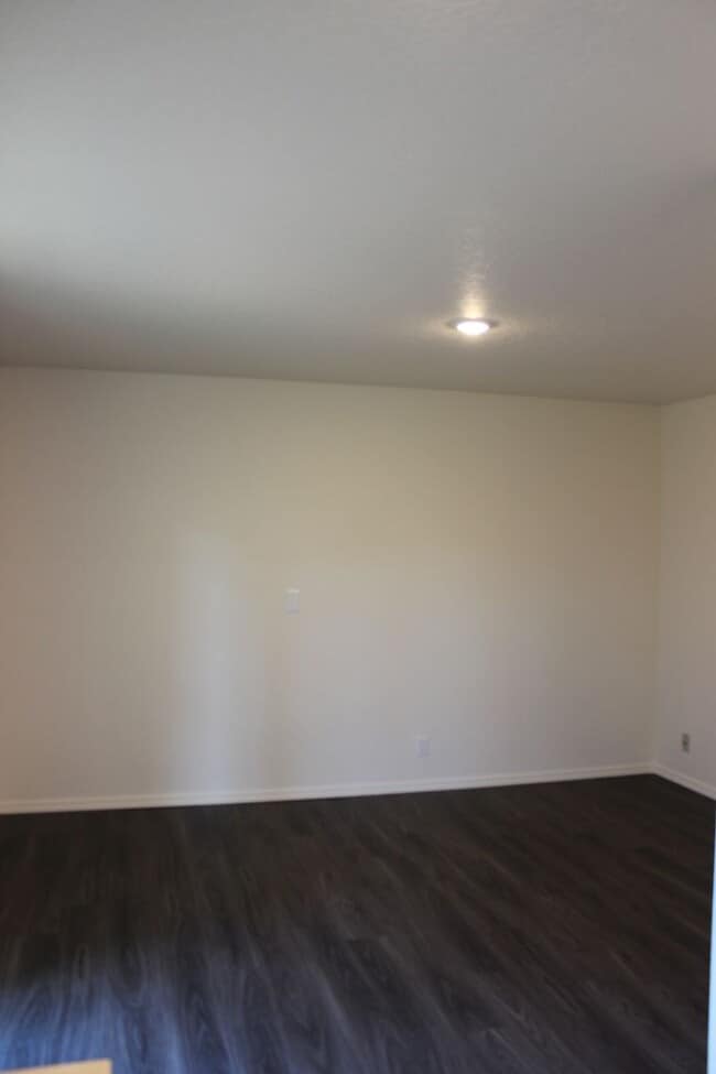 Building Photo - 33067 NW Meersburg St