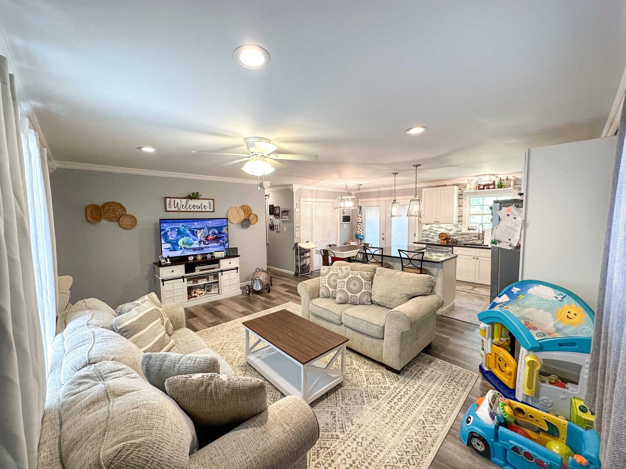 Building Photo - 5 big oak road