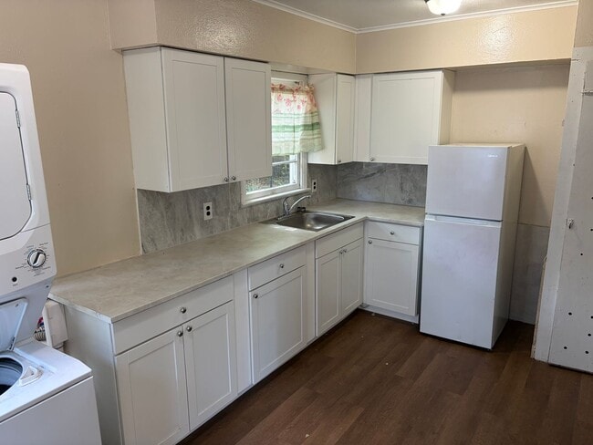 Building Photo - *1252 Dudley Lane