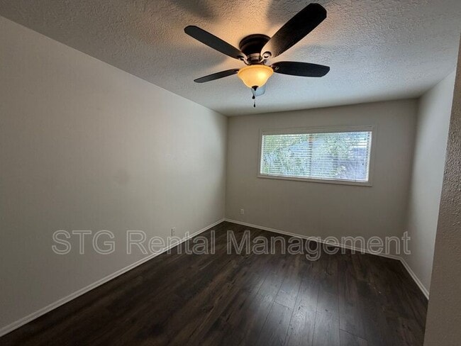 Building Photo - 696 N 600 W