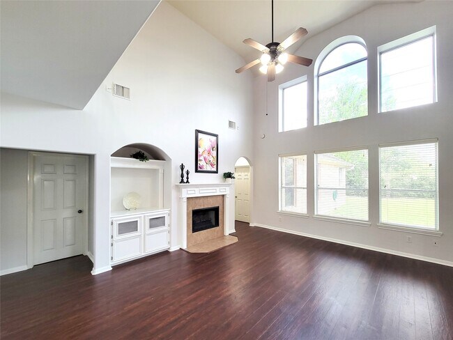 Building Photo - 17715 Laguna Trail Dr