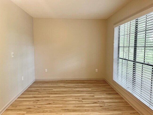 Building Photo - 1311 Antoine Dr