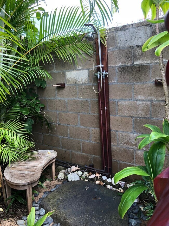 Building Photo - Private Lane - Kailua Beach! Fully Furnished ALL utilities included.