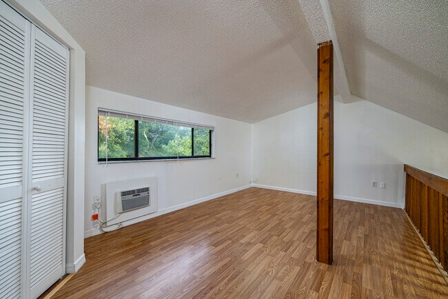 Building Photo - 2166 Bradford St