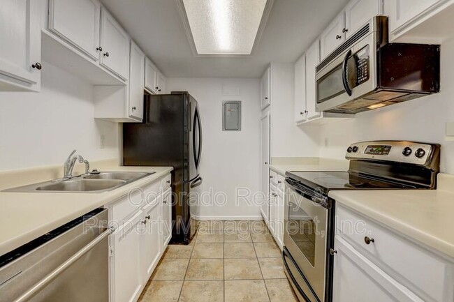 Building Photo - 8225 Fairmount Dr